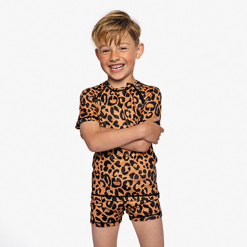 coco-leopard-tee-model-02