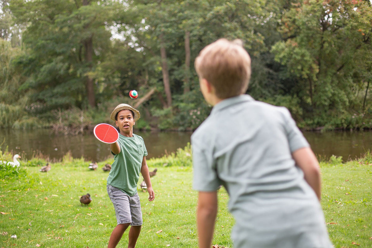 משחק כדור ומחבטים עם סקוץ' catch game