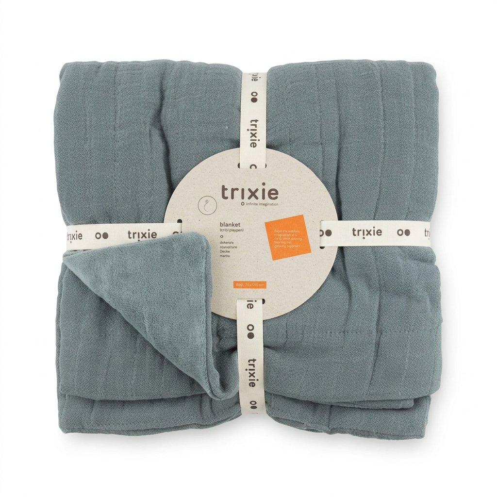 פקשוט לשמיכת Trixie על רקע לבן עם צל עדין